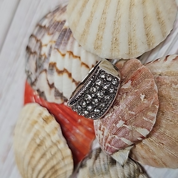 NEW WHITE ZIRCON CIGAR BAND FASHION RING - Picture 4 of 10